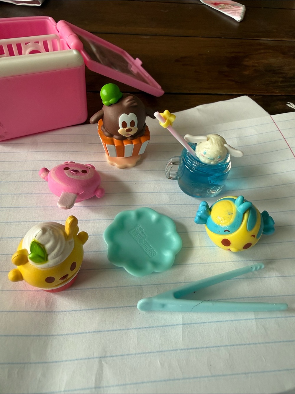 Disney Munchlings and a Cinnamon roll